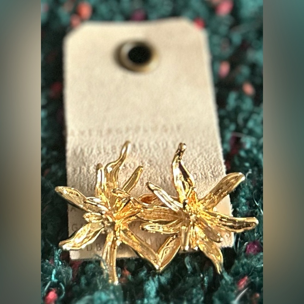 ‼️RARE‼️🎸Anthropologie🎸🔥NWT🔥Gold Flower Earrings